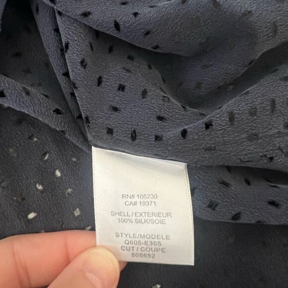 Equipment Femme Navy Blue Silk Perforated Cutout Short Sleeve Blouse XS - Picture 6 of 8